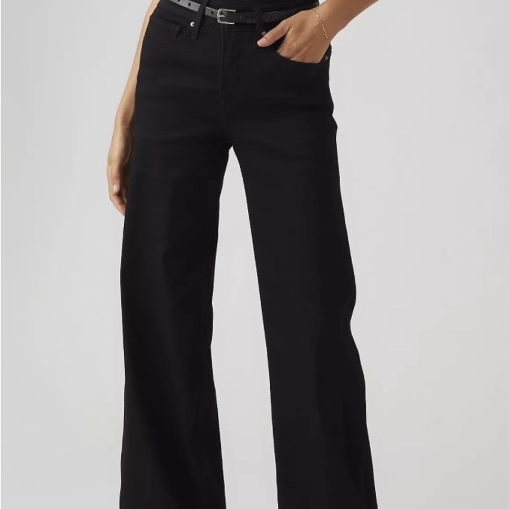 BNWT Levi’s 318 shaping wide leg Black Women's Jeans